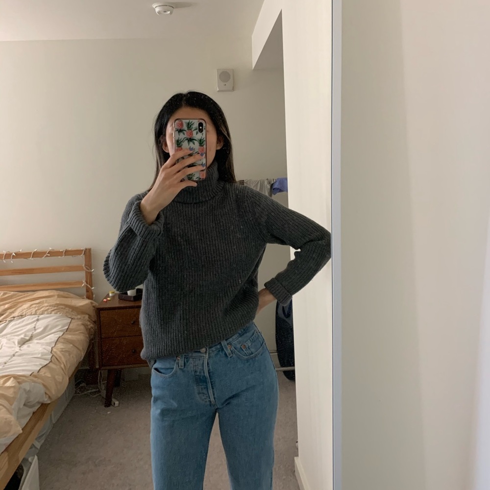 Aritzia Grey Wool Sweater - Small